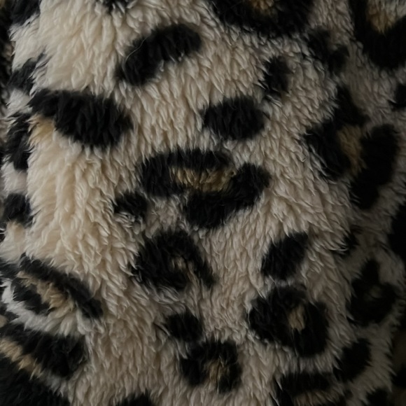 Leopard Sherpa - Picture 2 of 2
